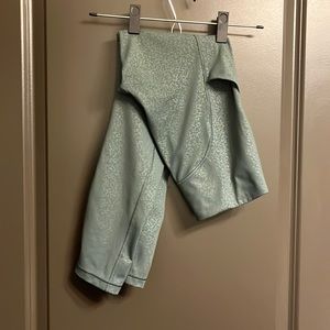 Athleta Stash Pocket Embossed 7/8 Tight